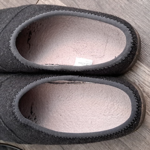 LL Bean slip ons - Picture 5 of 8